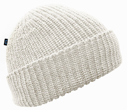 Blauer Peter Strickmütze aus 100 % Merinowolle in Naturweiß – formgerecht gestrickt mit Umschlagkante